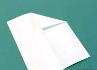 纸飞机开车部分[在天上飞很久的纸飞机]