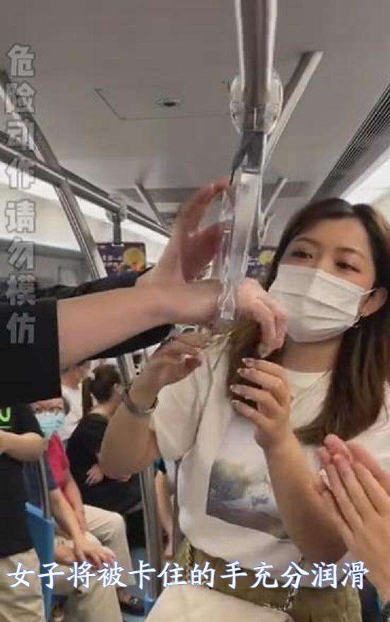 上海地铁包被车门夹住[坐地铁包被门夹住怎么办]