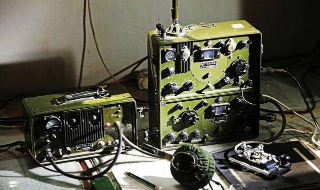 汽车发出电报的声音、汽车发出滴滴滴的声音,类似发电报