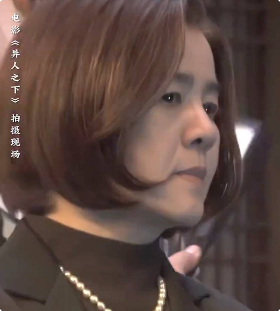 包含57岁金龟子换发型后首次露面的词条
